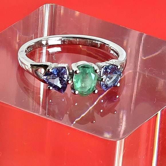 925 Sterling Silver Ring Sz 6.5 with Natural Emerald & Tanzanite. - Picture 2 of 10